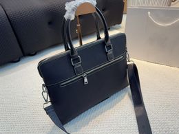 Famous designer men's business crossbody bag, outdoor work bag, shoulder bag, leisure travel bagbusiness laptop bag A1232