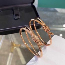 Fashion Celebrity Same Style New Knot Bracelet V Gold High Quality Thick Plated 18k Hand Set Smooth Face