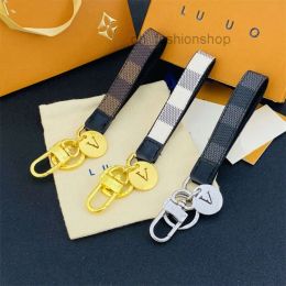 Keychains & Love Gifts Lover Designer Brand Lanyards for Keys New Women Men Gold Leather Car Keychain Gir