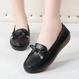 Casual Shoes Women's Mother Leather Middle-aged And Elderly Soft-soled Comfortable Single Flat-soled Peas