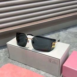 Desginer Miui Sunglass 2023 New Large Frame Womens Sunglasses Polarized High Definition Sunglasses Box Fourleaf Sunglasses