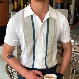 Men's T-Shirts 2024 Summer Mens Short sleeved Knitted Polo Shirt Open Front Retro Slim Fit Elastic T-shirt Top of the line Business Casual Mens Shirt J240330