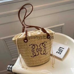 Totes Bucket Bag Handmade Woven Handbag Luxury Designer Womens Bag 2023 New Shoulder Bag Leisure Vacation Beach Bag H240330