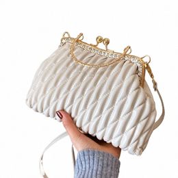 2024 Luxury Brand Women Shell Clip Designer Shoulder Bags Crossbody Bag Khaki White Pleated Handbags Quilted Pu Leather Clutch l7Uf#