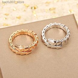 Band Rings Hot selling new 925 sterling Silver smooth snake bone ring ladies personality trend luxury brand Jewellery party couple giftQ240330