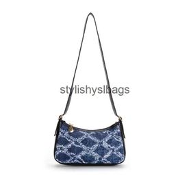 Totes 2023 New Denim Shoulder Bags Fashion Trend Ladies Bag High Quality Leather Argyle Casual Moon Underarm Bag Handbags H240330