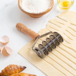 Baking Tools 1pc Stainless Steel Wooden Handle Dough Cutter Pizza Cake Lace Interface Knife Six Wheel Roller Kitchen Tool