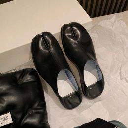 2023 Designer Silver Tabi ninja flats women bursting pattern leather split toe moccasins shoes female pig trotters loafers