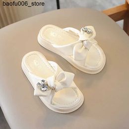 Sandals Girls Summer Childrens Slide Fashion Crystal Rabbit Beach Shoes Soft Thick Sole Open Toe Childrens Outer Anti slip Slide Q240330