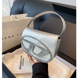 Fashion Luxury Fashion Cross Package Shop Free Shipping New Casual Single Piece Diagonal Straddle Bag Underarm Small Dign Dingdang Spicy Girl Style Handheld Square