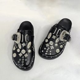 197 Frauen PMWRUN Niets Plattform Punk Summer Rock Leder Mules Kreative Metallanschläge Freizeitparty Schuhe Frauen Outdoor 240315 837