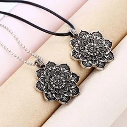 Pendant Necklaces Fashion Tibetan Buddhist Clavicle Chain Classy Yoga Mandala Necklace Surprise Gift For Girlfriend Birthday