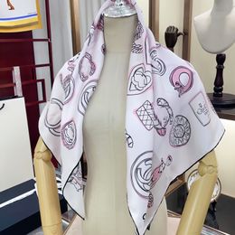 Sciarpa di seta del progettista di marca COCO per le donne avvolgenti Sciarpe per la testa Stampa Fiore quadrato Sciarpe di seta al 100% con etichette Facile da abbinare Dimensioni 90 * 90 cm
