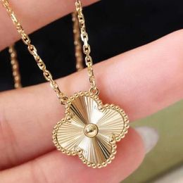 Designer High Version Van V Gold Four Leaf Grass Necklace Female Five Flower Laser Rose Carving Craft Angle Radiance