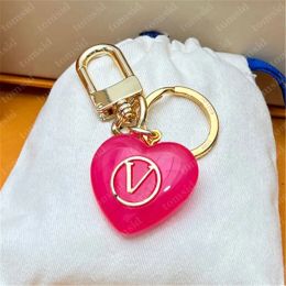 Lanyards Designer Keychain Womens Pink Heart Key Ring Luxury Keychain Classic Letters Portachiavi Gold Chain Fashion Bag Charm Key Chain