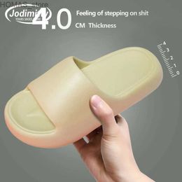home shoes New Couple Cloud Soft EVA Slippers Home Outdoor Slides Summer Beach Unisex Bedroom Shoes Ladies Flip Flops Thick Bottom Sandals Y240401