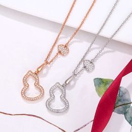 A Luxurious and Sparkling Double Gourd Necklace Set with 18K Gold Diamonds for Women, Exuding A Charming and Luxurious Vibe. A Collarbone Chain for Women