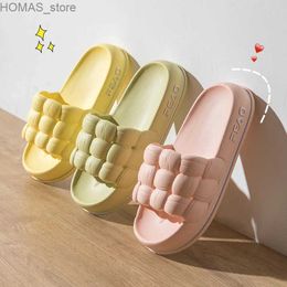 home shoes 2024 New slippers female ins summer thick super soft stepping on cloud sense home non-slip indoor and outdoor flat Slippers Y240401