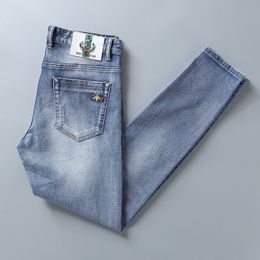 Sommer Trendy Marke Neue Casual Jeans männer Gestickte Europäische Station Slim Fit Gerade Bein Hosen Dünne Stil