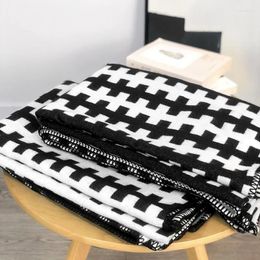 Blankets Wholesale Black And White Cross Stripe Blanket Light Luxury Quilt Midnight Sleeping Air Conditioning