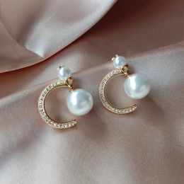 Chandelier Designer earring for woman French Pearl Earrings Simple temperament Cshaped diamond earrings High sense retro Joker Earrings Wedd