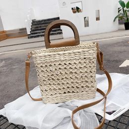 Retro Top Handle Design Crossbody Bag for Women Branded Simple Summer Straw Woven Handbags Female Hollow Basket Shoulder Bags 240328