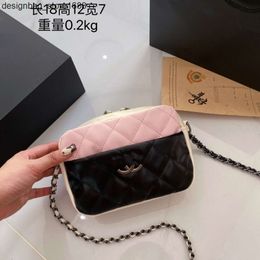 Shoulder Bag Designer Factory Discount New Lingge Letter Chain Contrast Colour Personalised Temperament Womens Bag Single Crossbody Small Fragrant Wind