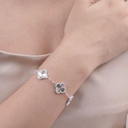 Vans Zuyin Lucky Clover Bracelet for Women with Light Luxury Texture and Advanced Adjustable Bracelet to Give to Best Friends as a 520 GiftS01OS01O