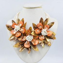 Necklace Earrings Set Pretty !! Charm Vintage Lady ! Shell/pearl Flower 20"