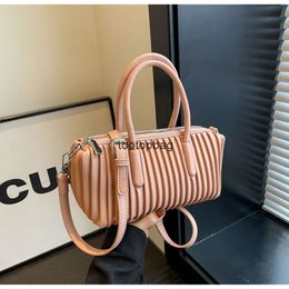 Designer Luxury fashion Tote Bags 2024 Handheld Large Capacity Bag New Autumn/Winter Fashion Pleated Travel Bag Small and High end Texture Shoulder Bag