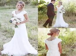 2018 Modest Country Wedding Dresses Scalloped V Neck Capped Sleeves Small A Line Modest Full Lace Bridal Gowns with Covered Button9674388