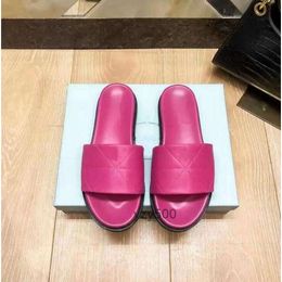 P Summer Five Colours Beach Shoes Scuffs Slipper Fashion Woman Flat Bottom Slippers Designer PU Leather Solid Colour Water-Proof Sandals Outdoor With original box JCLE