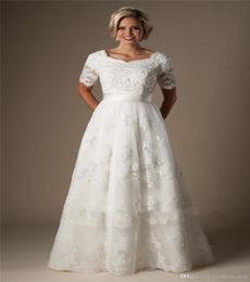 Vintage Lace Appliques Short Sleeves Modest Wedding Dresses Sleeves Beaded Buttons Bridal Gowns Aline Discount Wedding Gowns 2294090