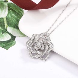 Exciting European and American Style Diamond Inlaid Rose Women's Necklace, Highlighting Your Unique Taste