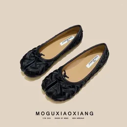 Casual Shoes 2024 Spring & Summer Retro Round Head Shallow Mouth Soft Sole Kicking With One Foot Splitting Toes Flat Bottom Single Shoe