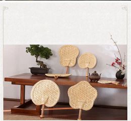 Decorative Figurines Handmade Woven Wheat Straw Weaving With Hand-cranked Big Fan Old Man Summer Natural Hand Craft Wedding Home Deco