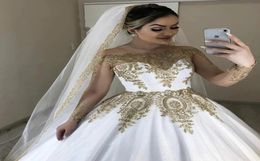 2023 Luxury Dubai Wedding Dresses Bridal Gowns White And Gold Sheer Long Sleeves Bateau Neck Appliqued Sparkly Glitter Sequins Lac7279411