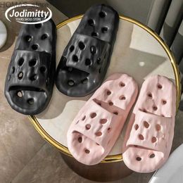 home shoes New Fashion Men Slippers Summer 2024 Water Leak Beach Slipper Soft Wear-Resistant Trendy Eva Slides Home Comfort Soft Flip Flops Y240401