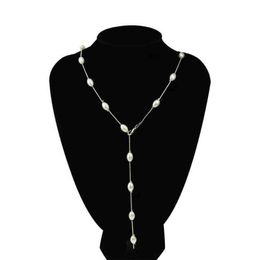 Gothic Baroque Pearl Pendant Necklace A Long Silver Necklace At The Top Of A Large Lady's Wedding Column G1213320q