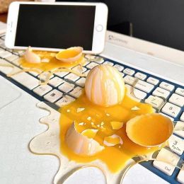 Racks Broken Egg Phone Holder Creative Desk Phone Holder Funny Ugly Egg Prank Phone Stand Decoration Funny Spoof Mobile Phone Holder