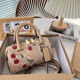 Lüks çanta crossbody tasarımcı çantaları kiraz omuz çantası moda mektupları baskı alışveriş çanta çantası seyahat messenger çantaları kadınlar için 23 ckaq