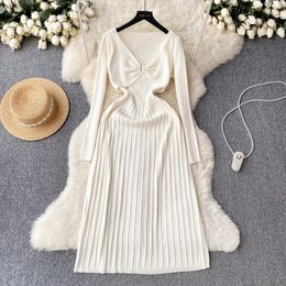 Casual Dresses Light Luxury Pure Colour Long Sleeve Knitted Dress For Women In Autumn Winter With Twisted V-neck Unique Fall Knit