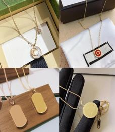 20style Charm Selected Square Brand Pendant Necklaces Fashion Designer Jewelry Style Campus Couple Romantic Mature Women Perfect G7563134