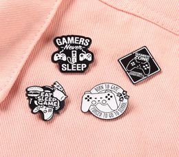 Black White Letter Gamepad Shape Brooches Unisex Alloy Enamel Geometric Lapel Pins For Game Enthusiast Party Clothes Badge Accesso3509197