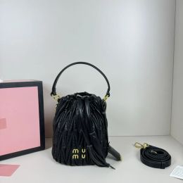 Lady the Leather Buckte Bag Sack Женская дизайнерская тотарная тотация классическая шнурки на плечо модные кошельки с верхней ручкой кошельки сумочка