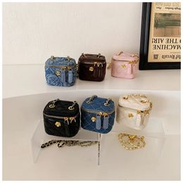 Fashion Childrens Bag Girl Baby Lingge Chain Bag Girl Cross Body Bag Handbag Girl Free Delivery Childrens Bag 240426