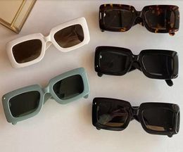 Luxury Sunglasses 0811S Black Rectangular Frames Grey Gradient Lens 53MM Fashion Sunglasses Woman Goggle Beach Sun glasses UV400 O6449498