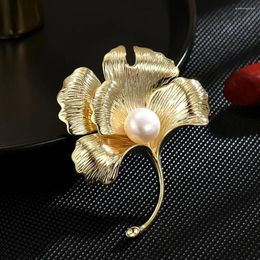 Brooches Golden Ginkgo For Women Fashion Light Luxury Pearl Plant Clothing Accessories Pins Broches Winter Gift Girlfriend