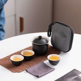 Teaware Set Travel Teaware Set (One Pot and Three Cups) Portable Outdoor Camping Kung Fu Tea Making Tool Den bästa presenten för Tea Culture Lovers