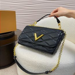 LOULS VUTT 23SS 23CM Tote Luxury Diamond Shoulder Bag Designer Bag Shoulder Check Bag Women's Crossbody Bag Chain Purse Men's